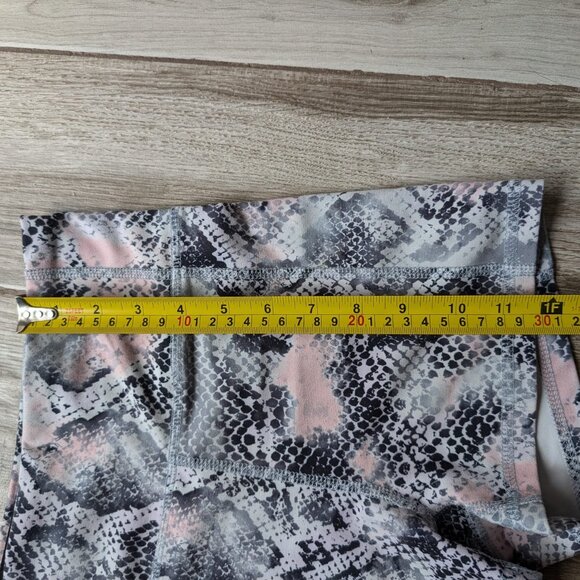 Jessica Simpson Active Shorts Women’s Small S Pink Gray Snake Print High Rise - Picture 3 of 5